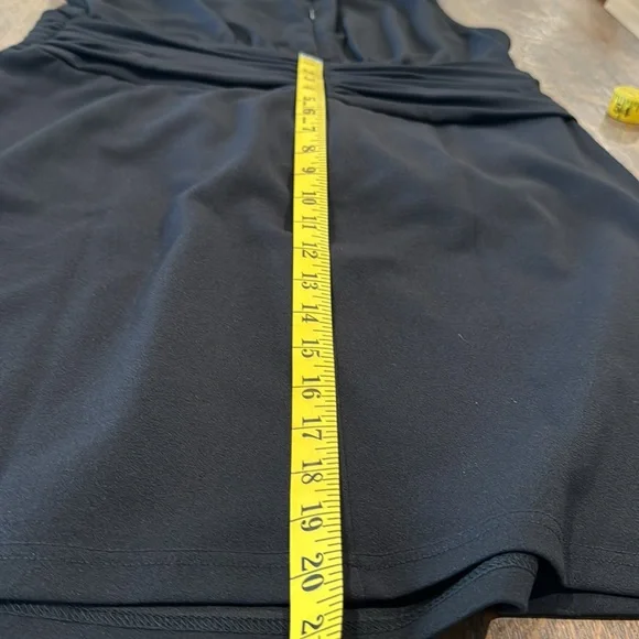 Nicole Miller Sleeveless Ruched Dress. Size 12 - Picture 14 of 14